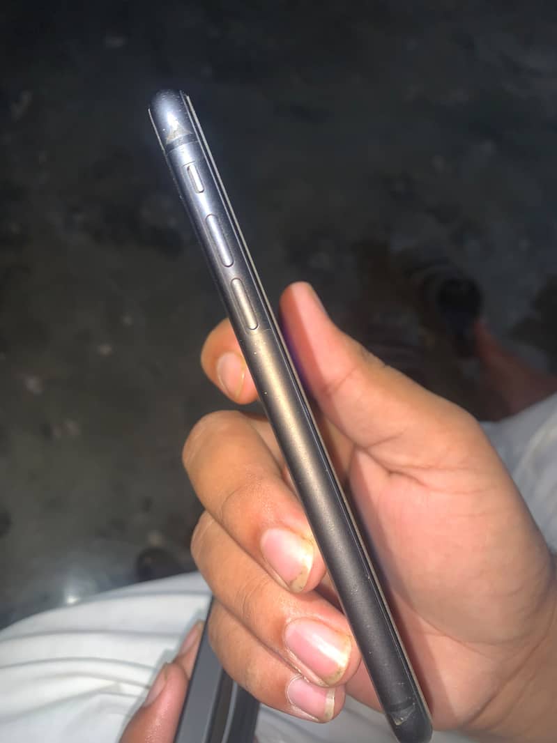 Apple iPhone 11 0