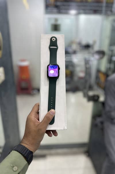 Apple Watch Series 6 – 71% Battery, Box & All Accessories