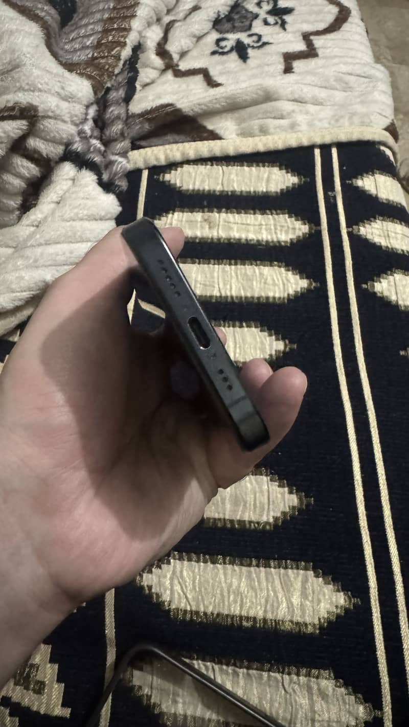 Apple iPhone 15 Pro 4