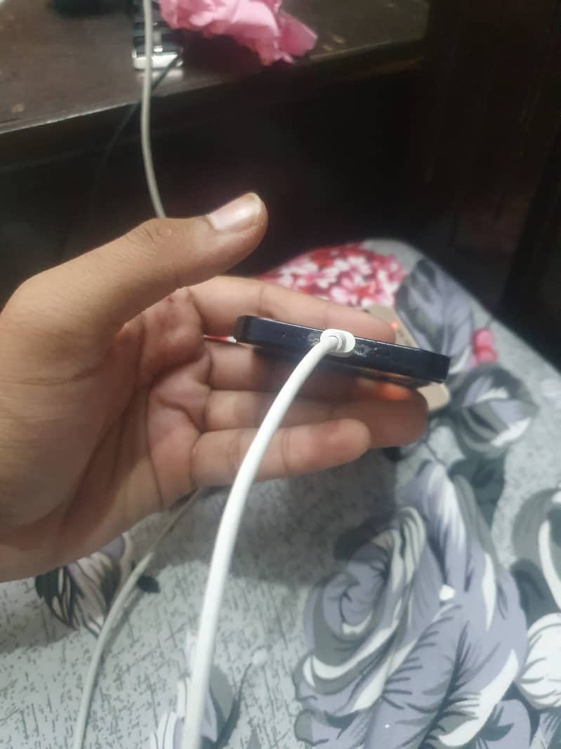 Apple iPhone 12 mini 7