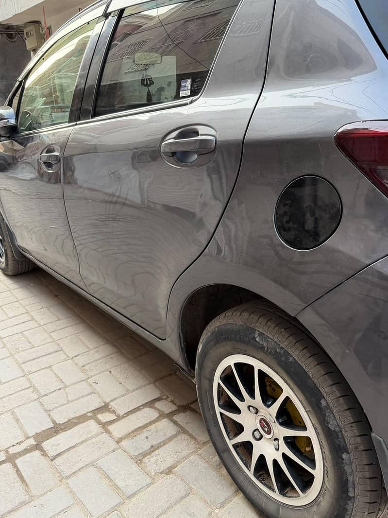 Toyota Vitz 2011 2