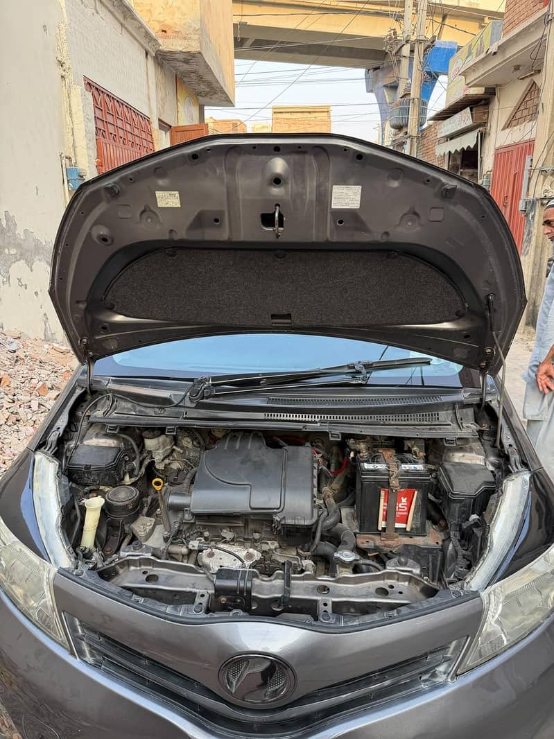 Toyota Vitz 2011 12