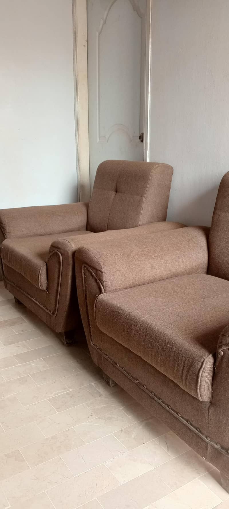 brown colored sofa set 0