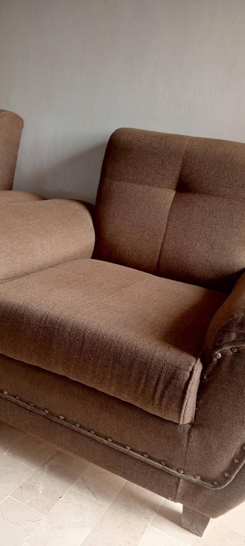 brown colored sofa set 1