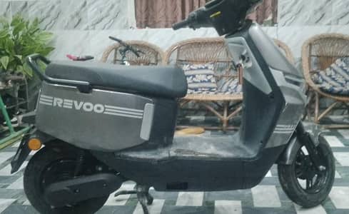 revoo A11 electric scooty