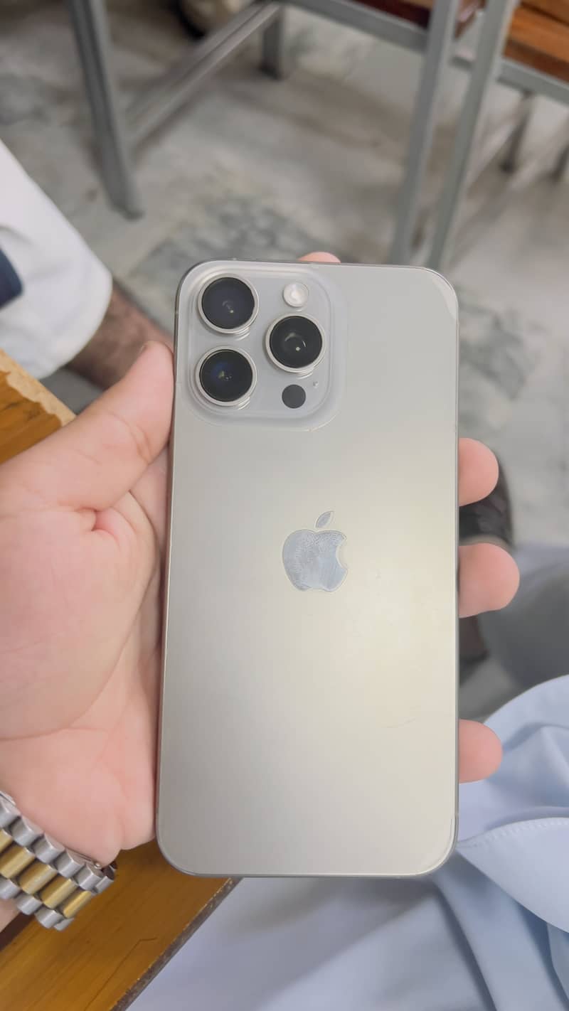 Apple iPhone 15 Pro Max 0