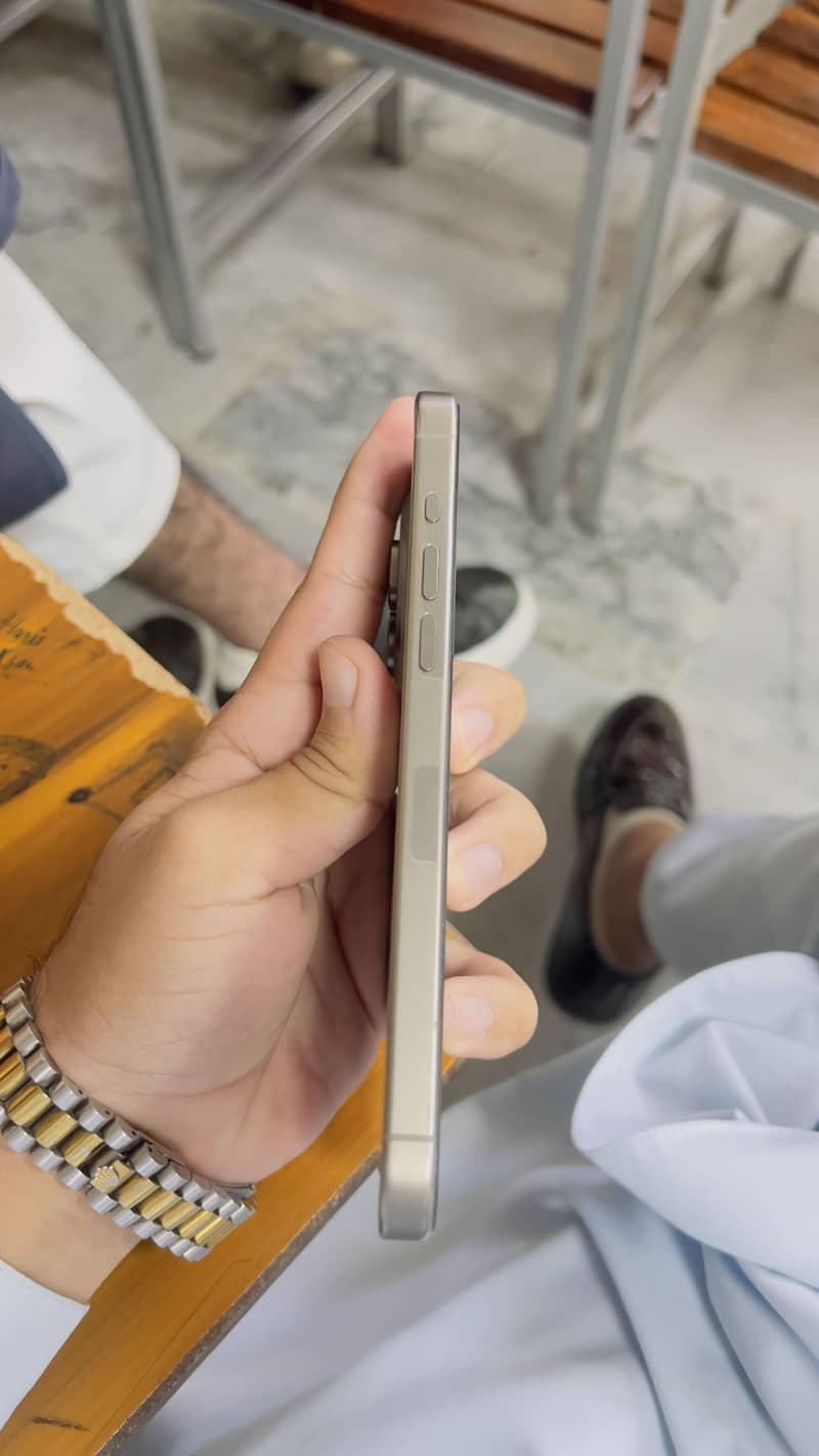 Apple iPhone 15 Pro Max 4