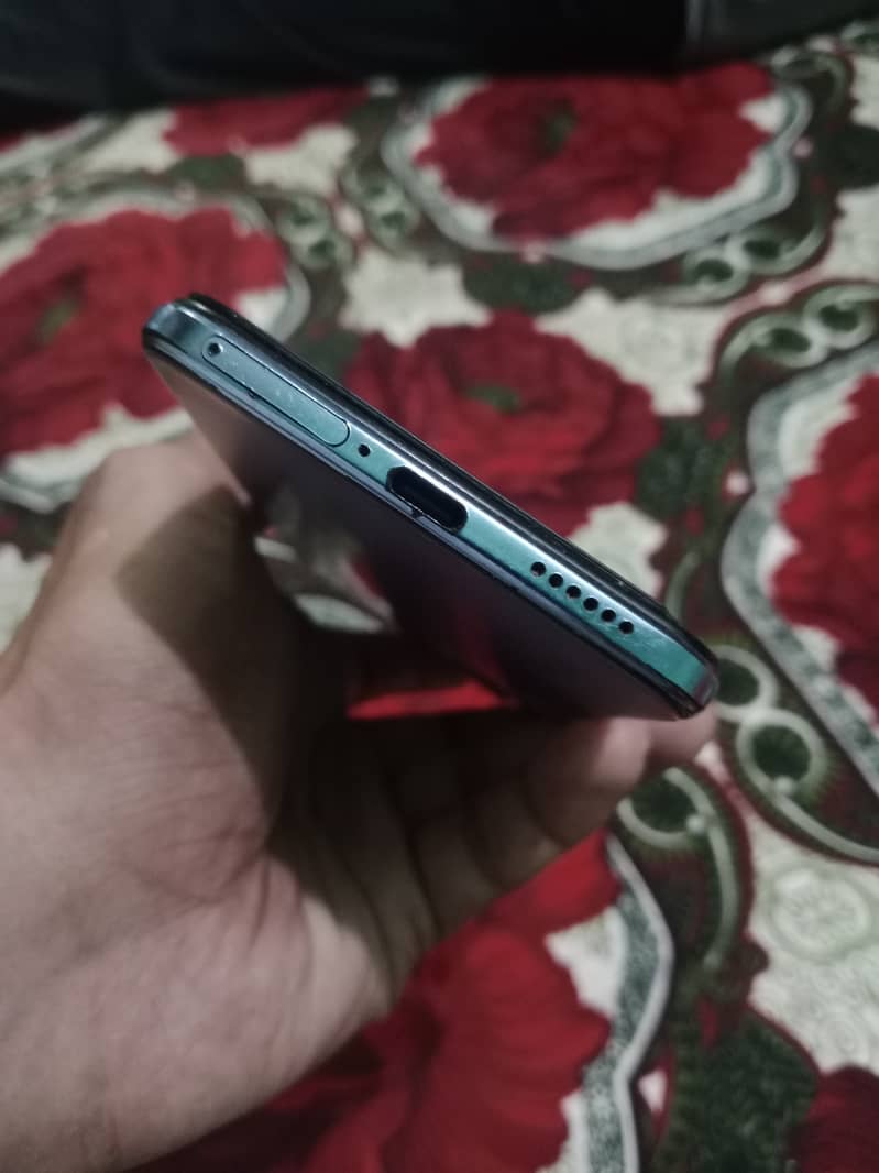 Vivo V21e 4