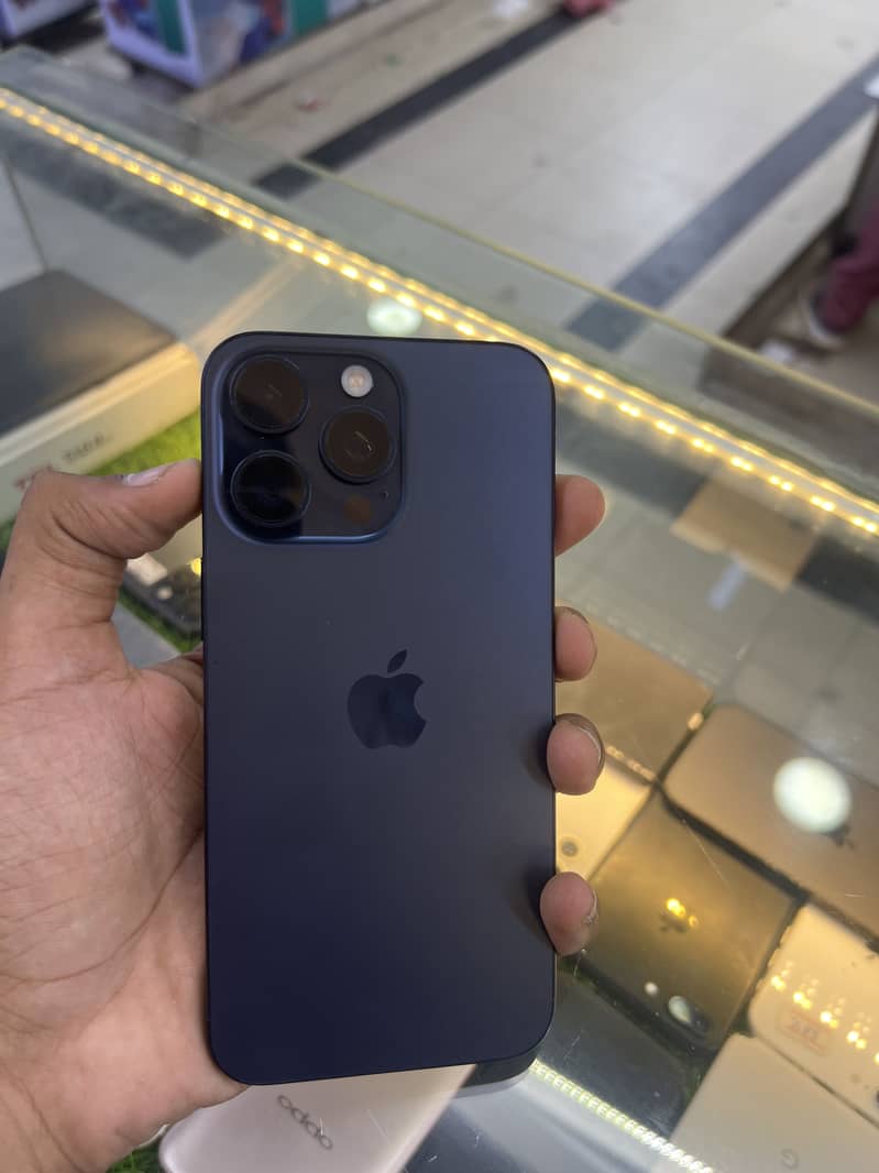 Apple iPhone 15 Pro Max 0