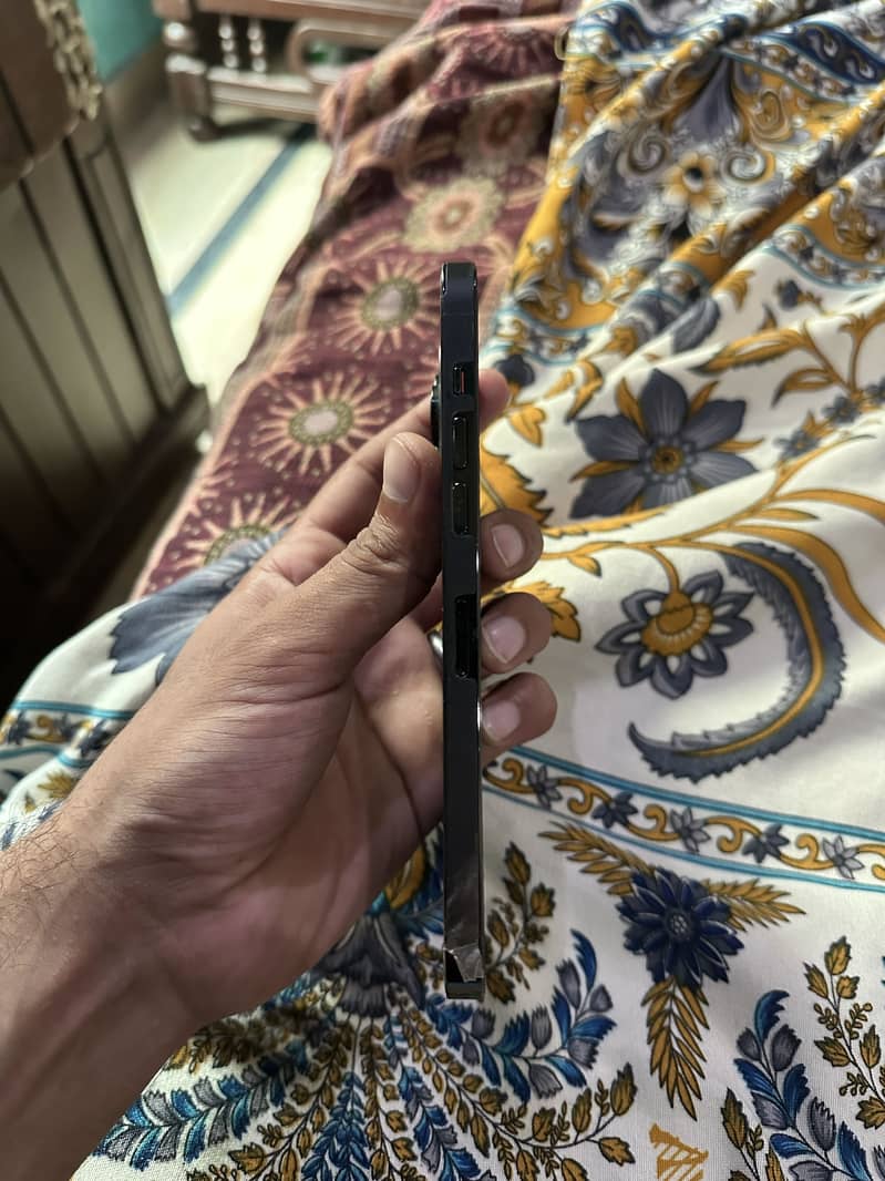 Apple iPhone 14 Pro Max 4