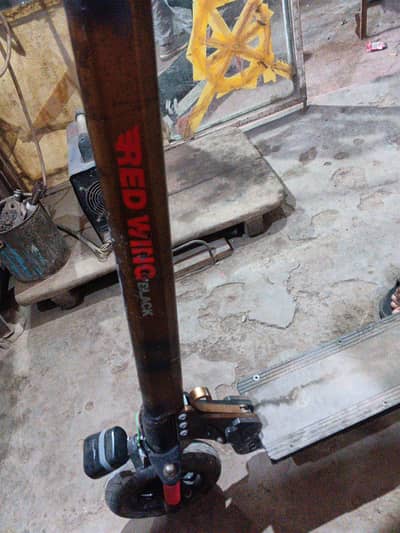 red wing black electric scooter good condition for sale
