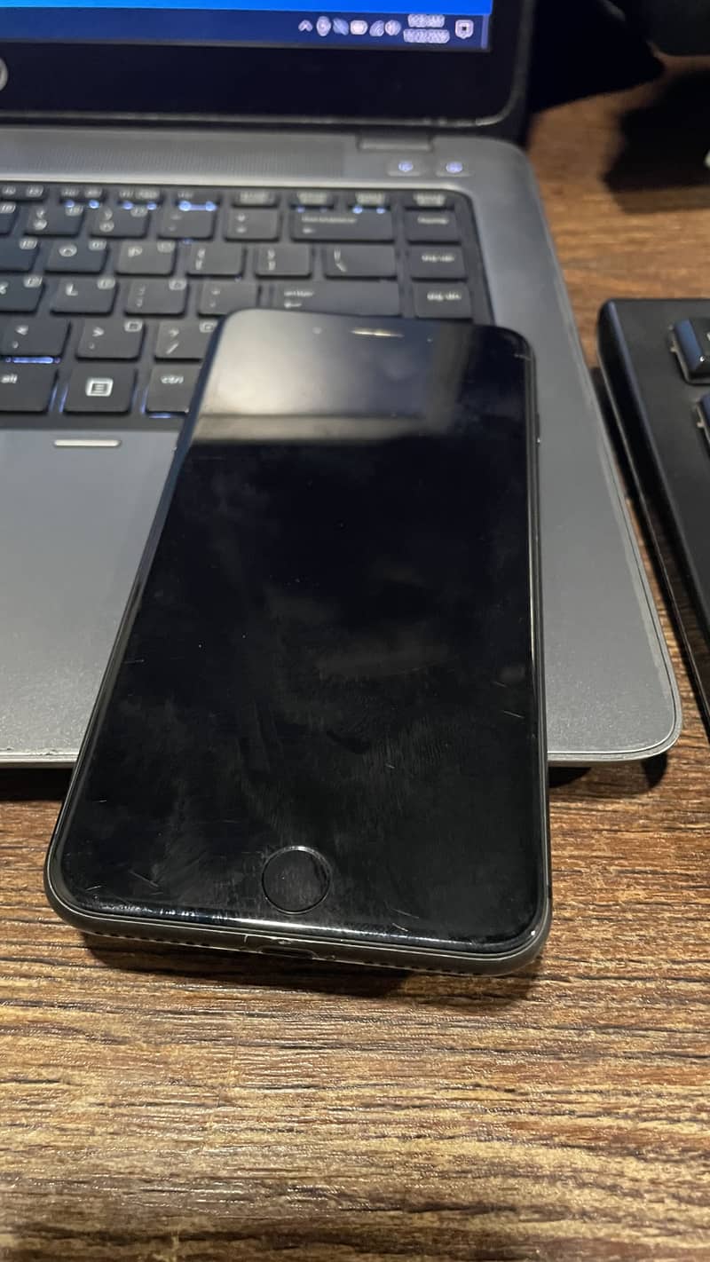 Apple iPhone 8 Plus 2