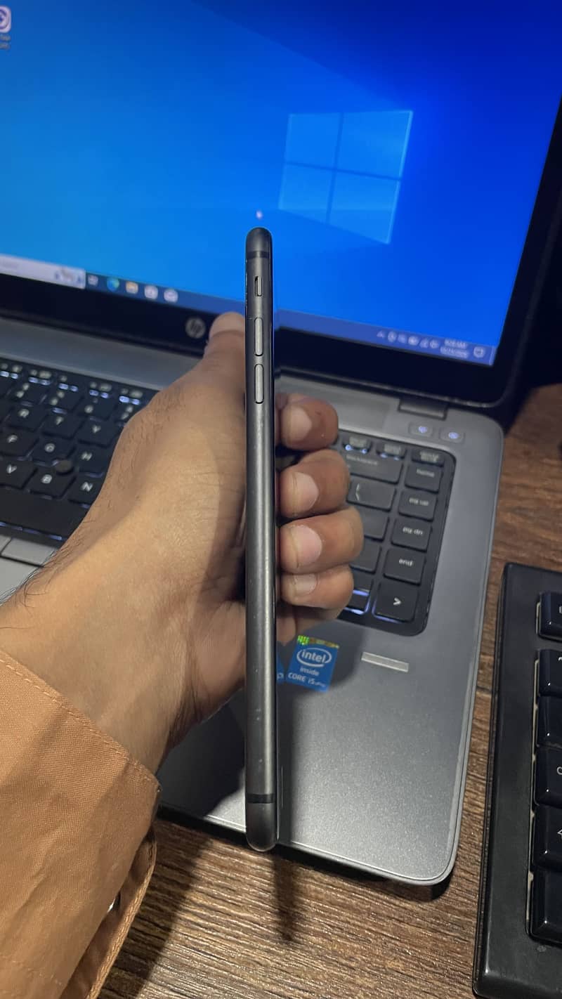 Apple iPhone 8 Plus 5