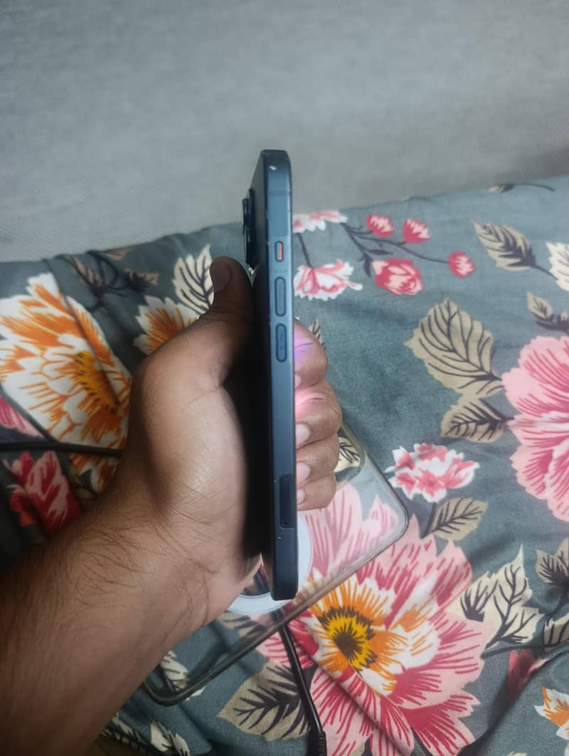 Apple iPhone 13 2