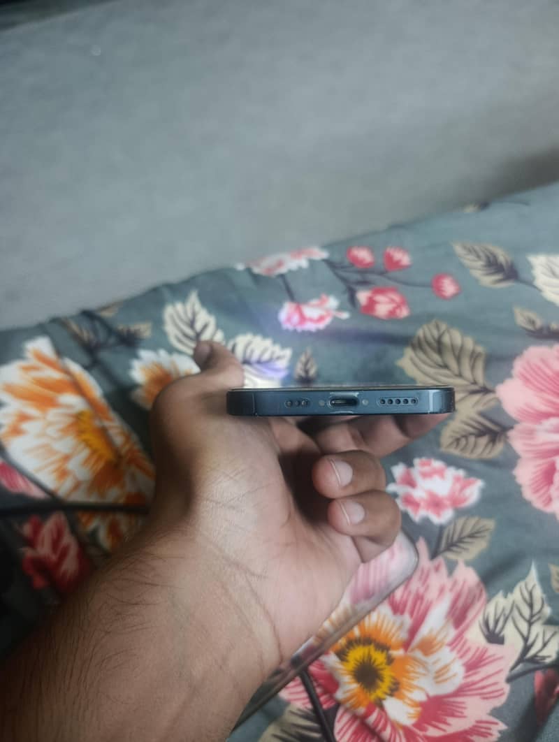 Apple iPhone 13 3