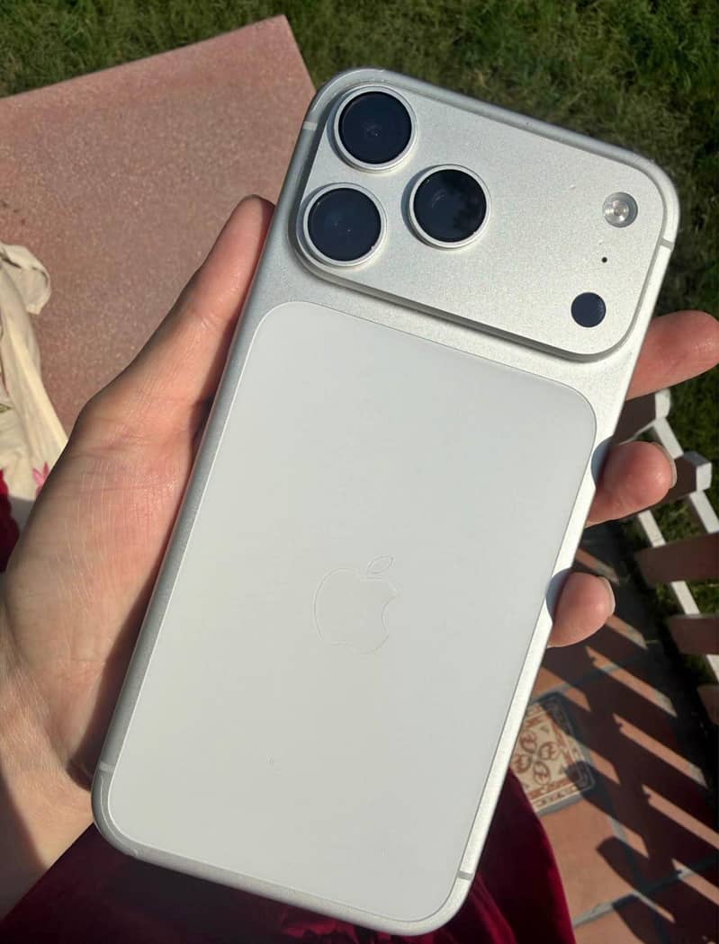 Apple iPhone 17 Pro Max 0