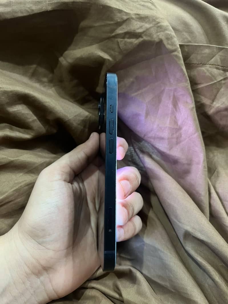 Apple iPhone 13 9