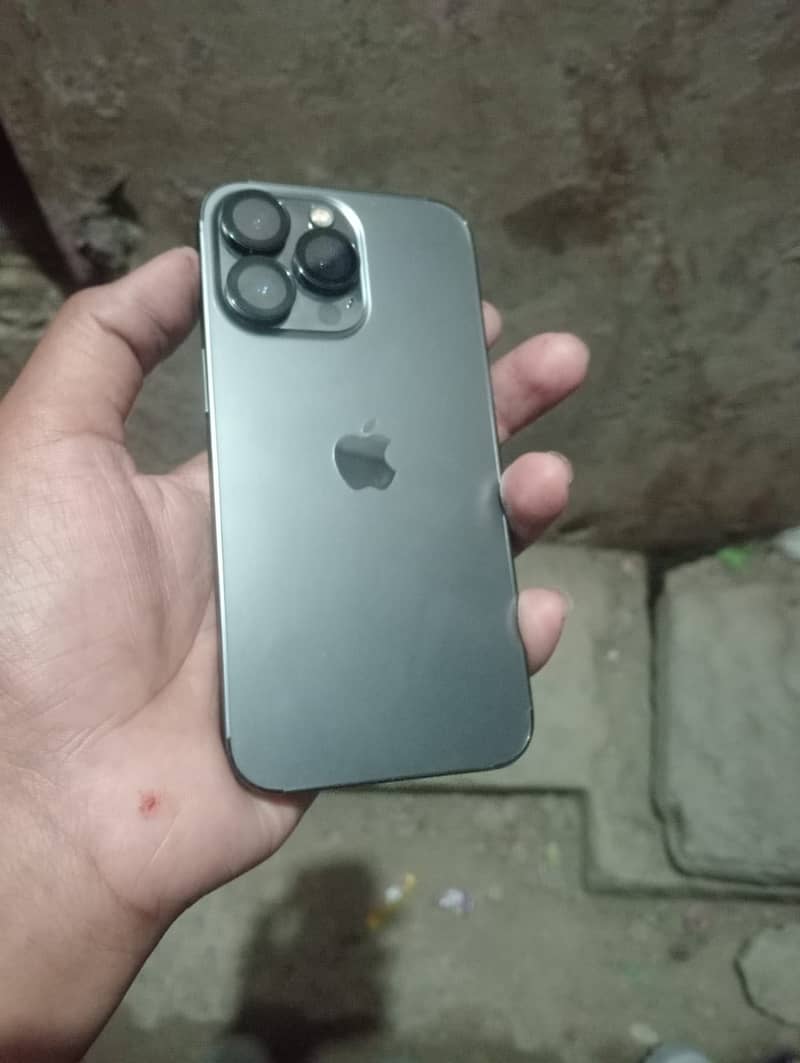 Apple iPhone 13 Pro 4
