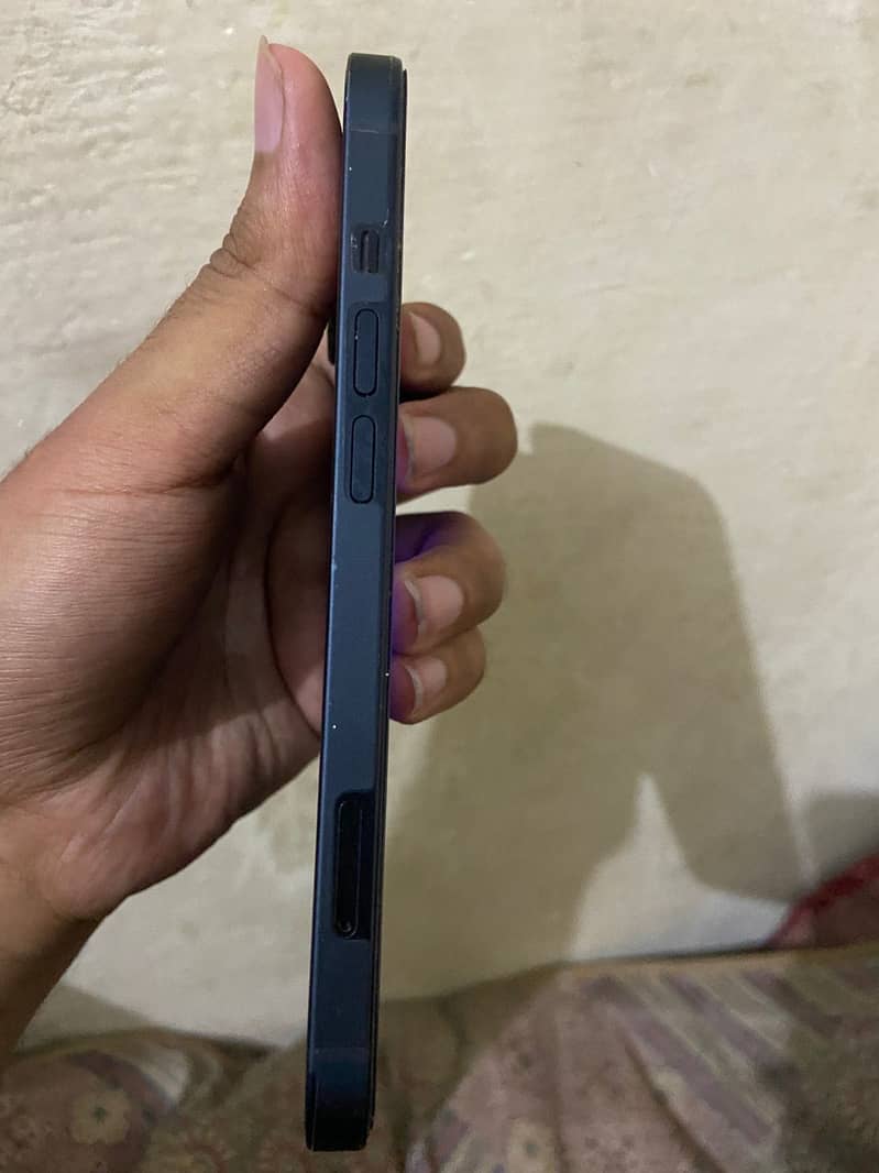 Apple iPhone 13 2