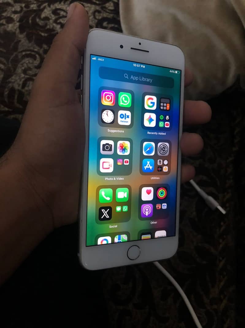 Apple iPhone 8 Plus 0