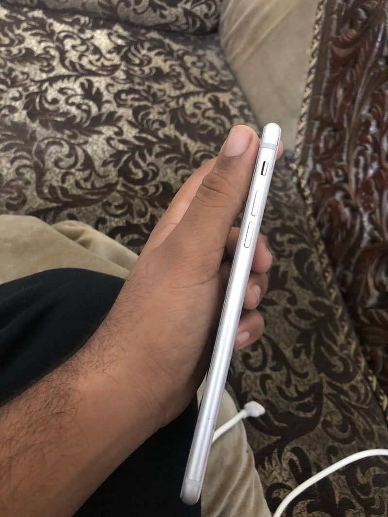 Apple iPhone 8 Plus 1