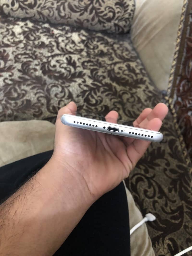 Apple iPhone 8 Plus 3
