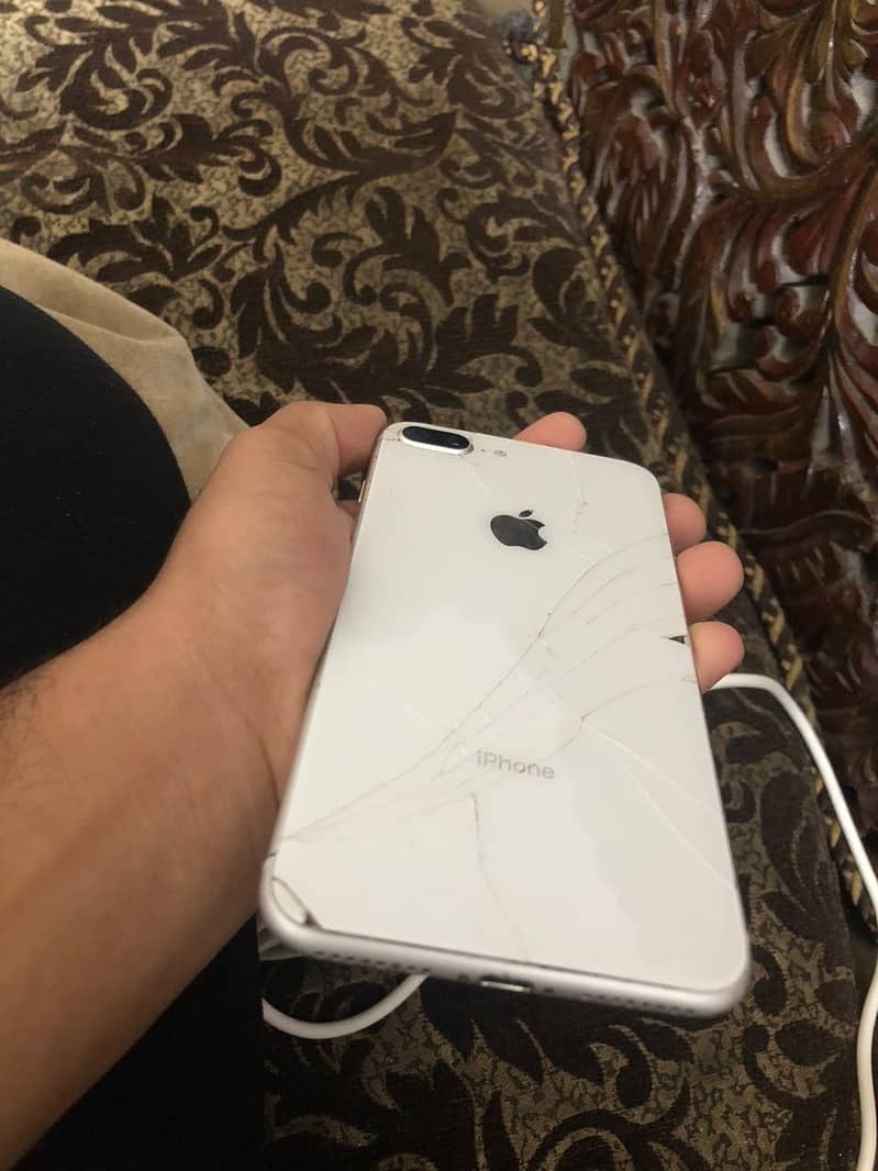 Apple iPhone 8 Plus 4