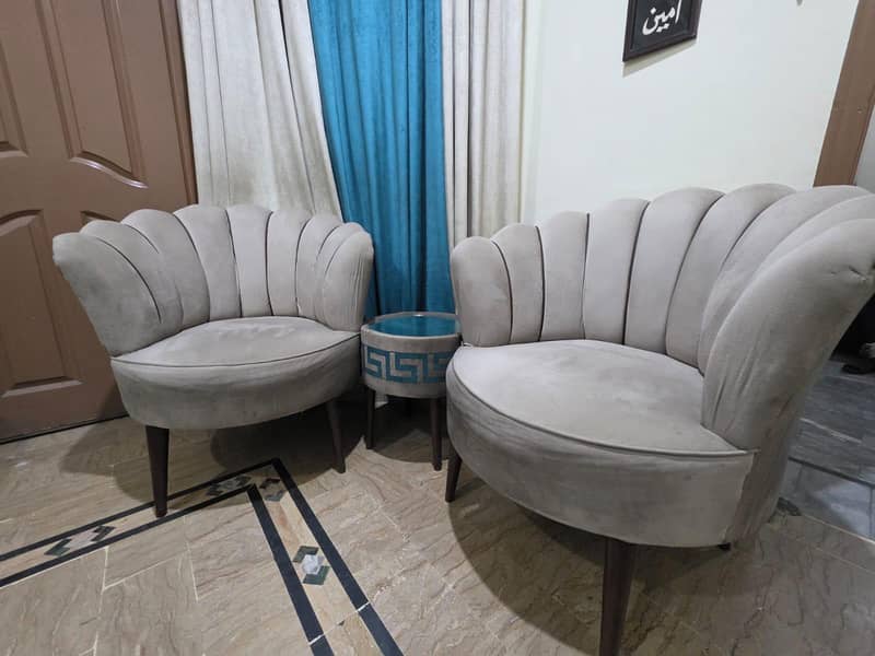 2 chairs with round table set 1