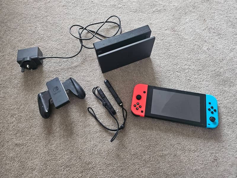 Nintendo Switch V2 With complete accessories 0