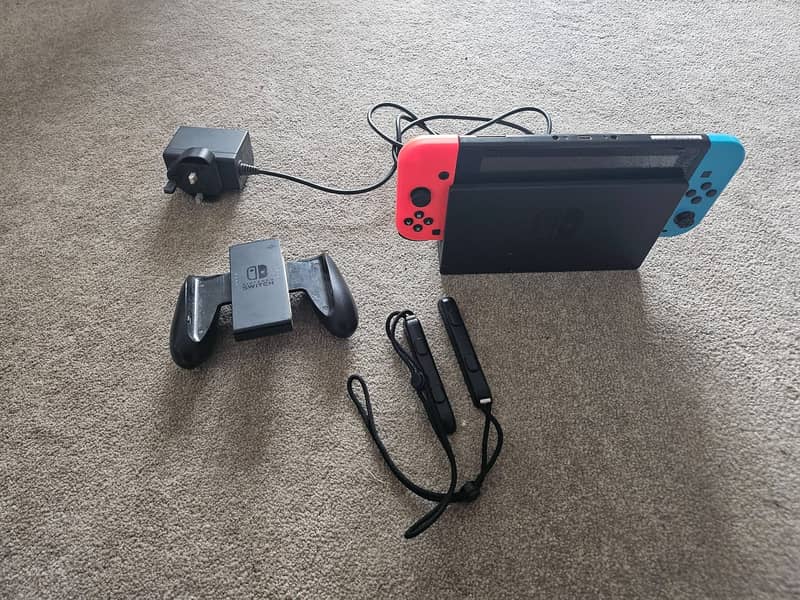 Nintendo Switch V2 With complete accessories 1