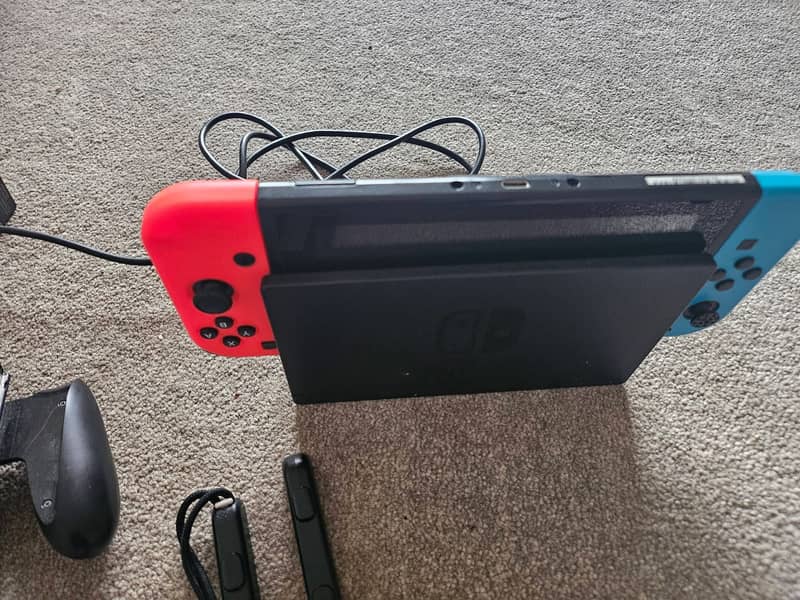 Nintendo Switch V2 With complete accessories 4