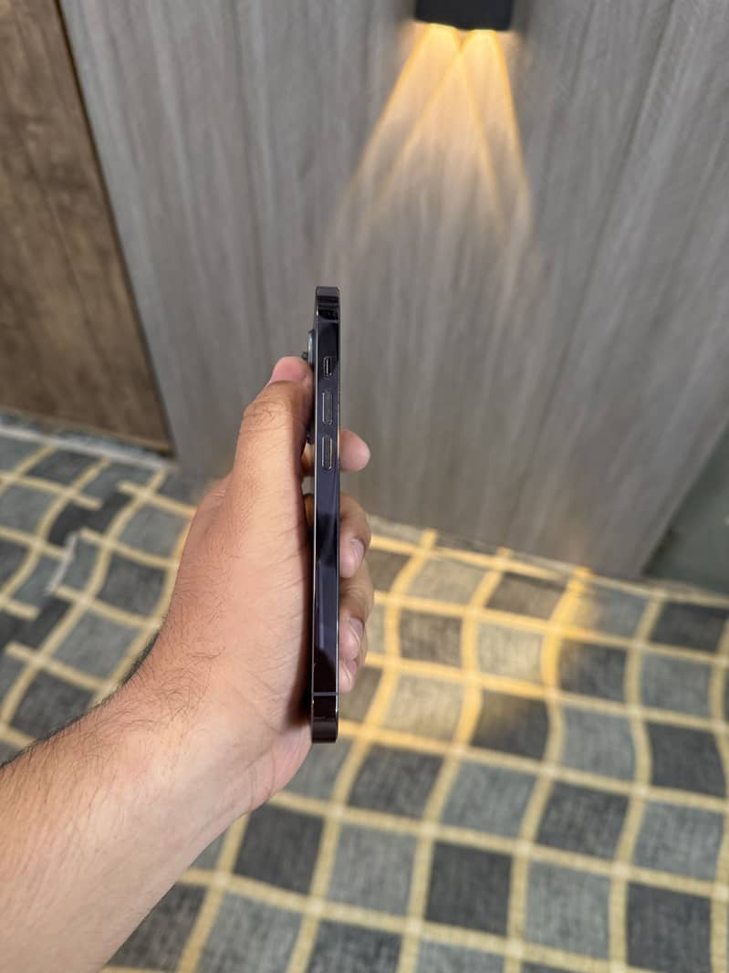 IPHONE 14 PRO WITH BOX 3
