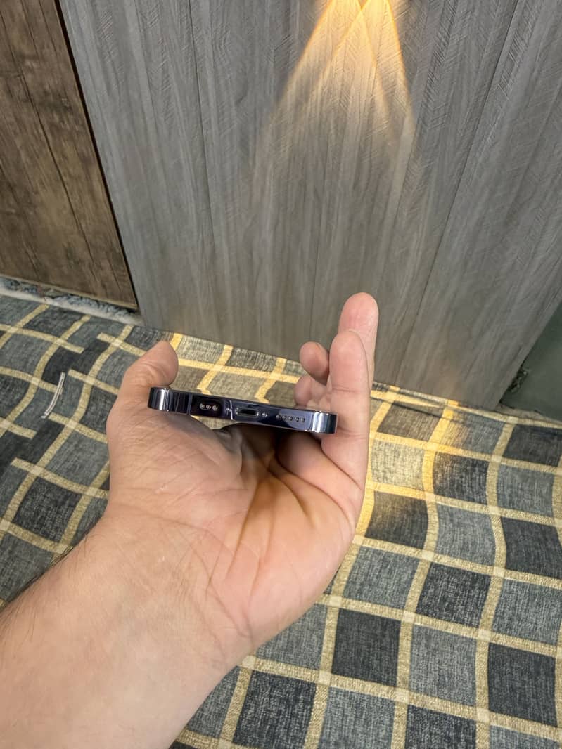 IPHONE 14 PRO WITH BOX 5