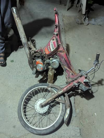 Yamah 100 Engine and chassis