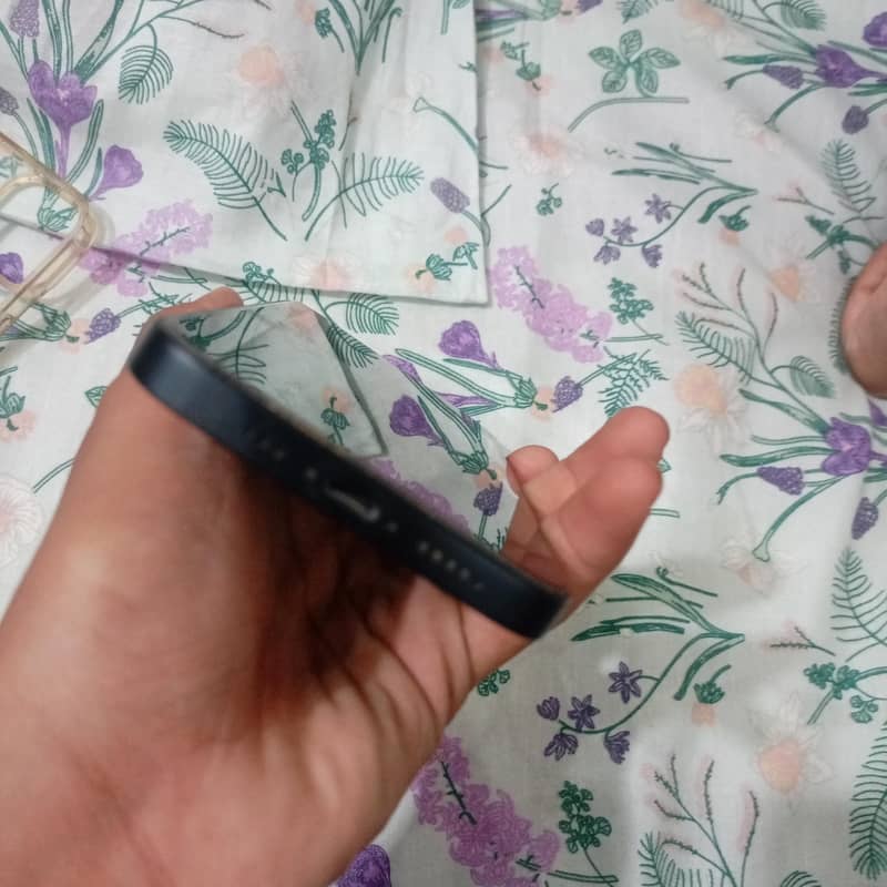 Apple iPhone 13 6