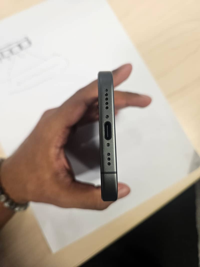 Apple iPhone 17 5