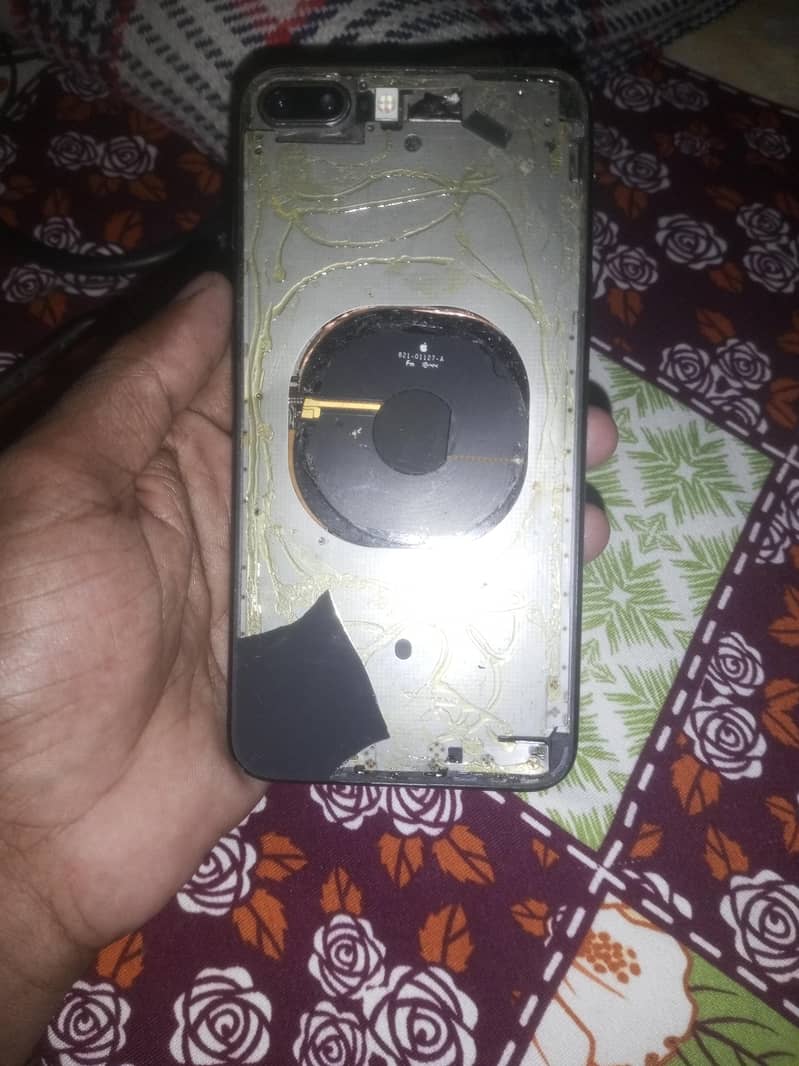Apple iPhone 8 Plus 0