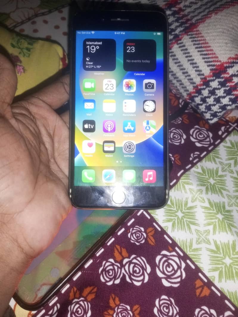 Apple iPhone 8 Plus 1