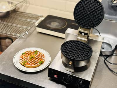 Commercial Stainless Steel Roun Waffle Maker | Café & Bakery Equipment