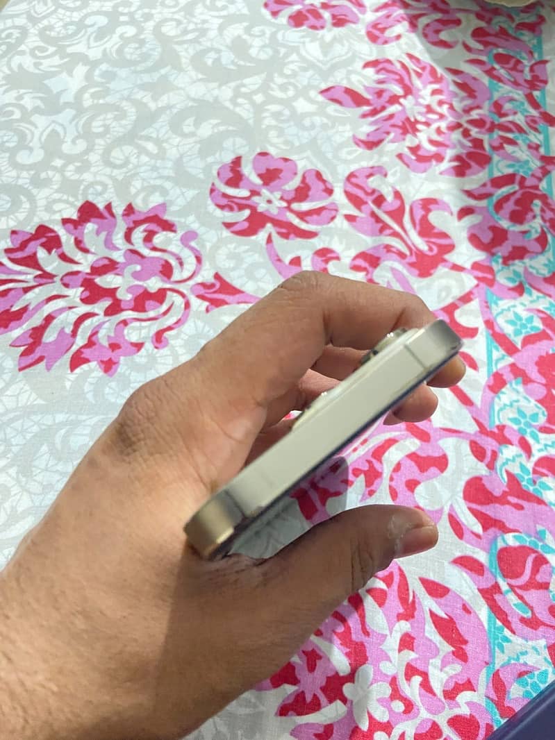 Apple iPhone 14 Pro 2