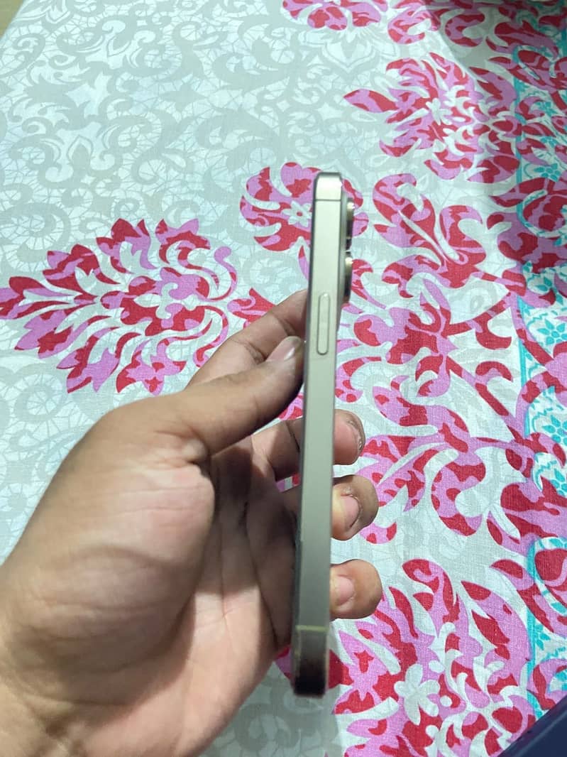 Apple iPhone 14 Pro 3