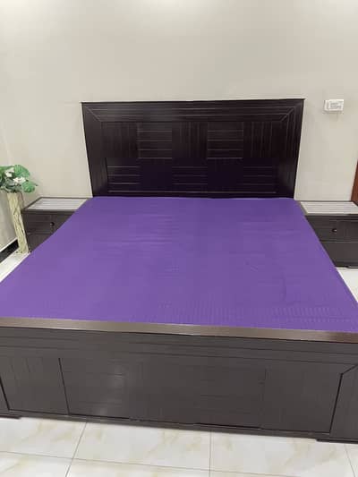 Bed with side tables, dressing