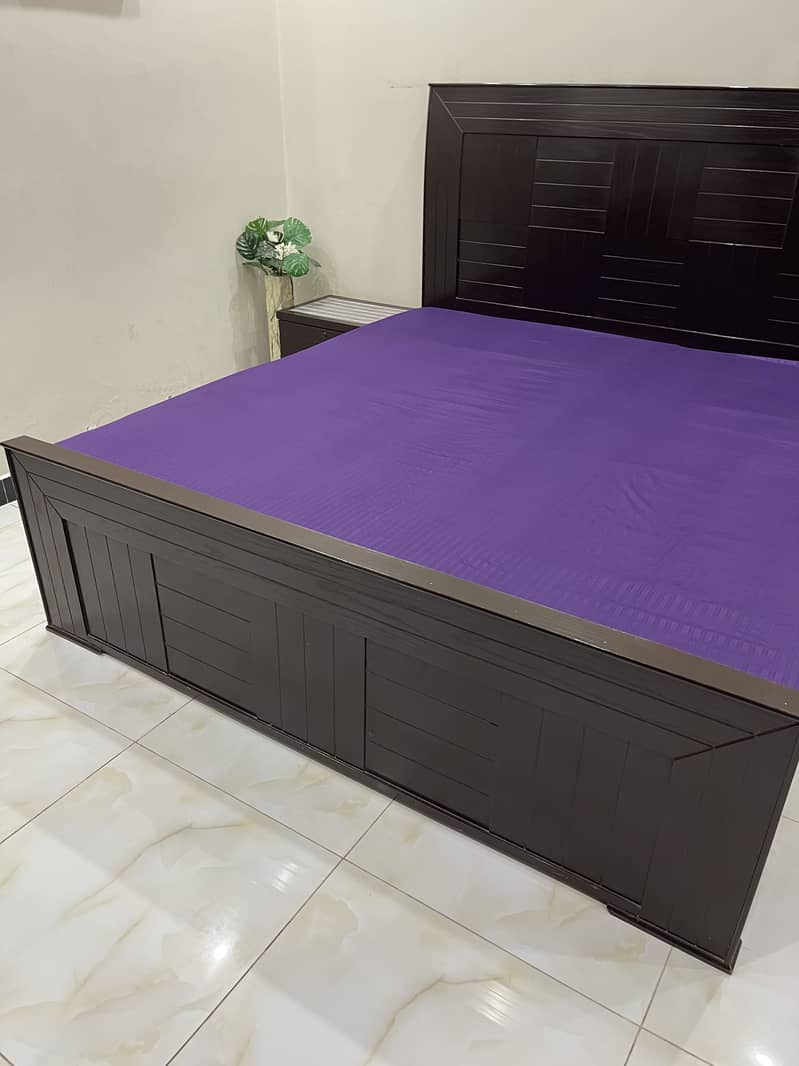 Bed with side tables, dressing 3
