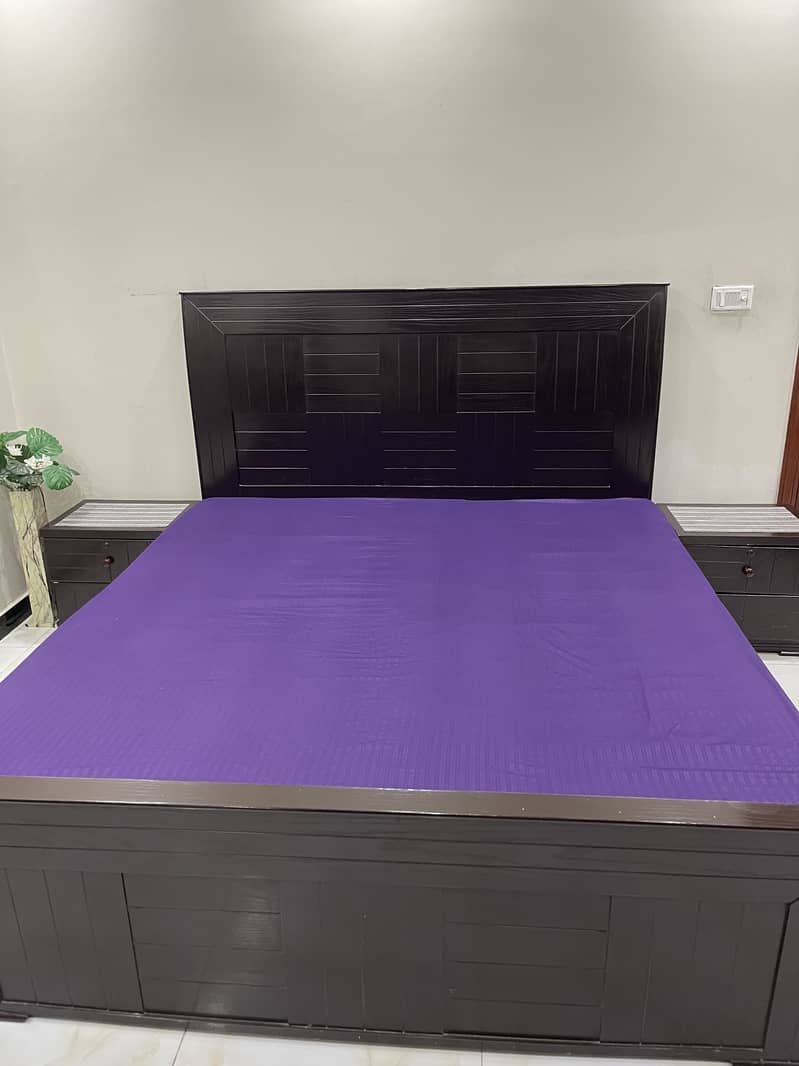 Bed with side tables, dressing 5