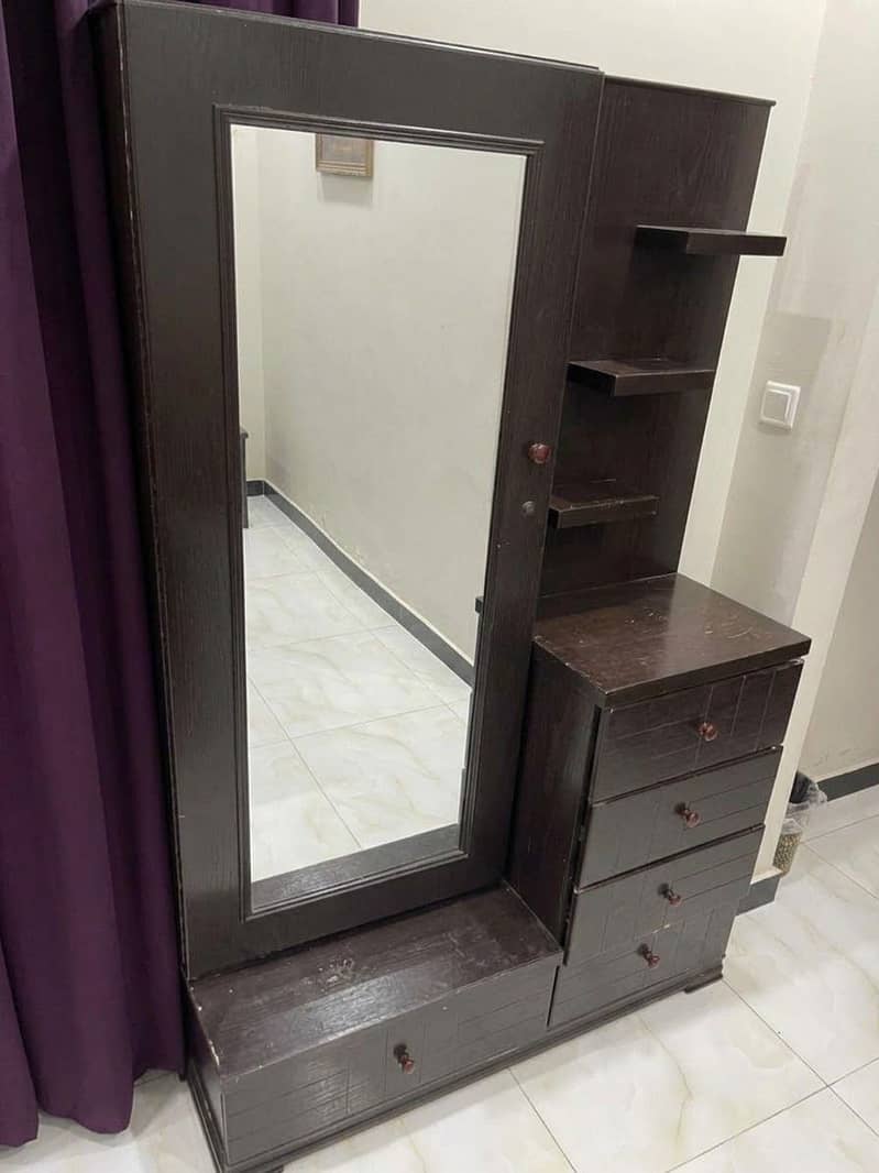 Bed with side tables, dressing 6