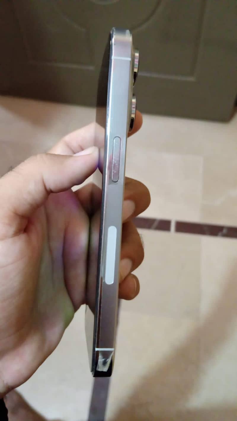 Apple iPhone 14 Pro 2
