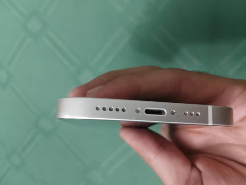 Apple iPhone 13 2