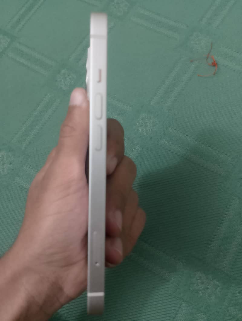 Apple iPhone 13 4