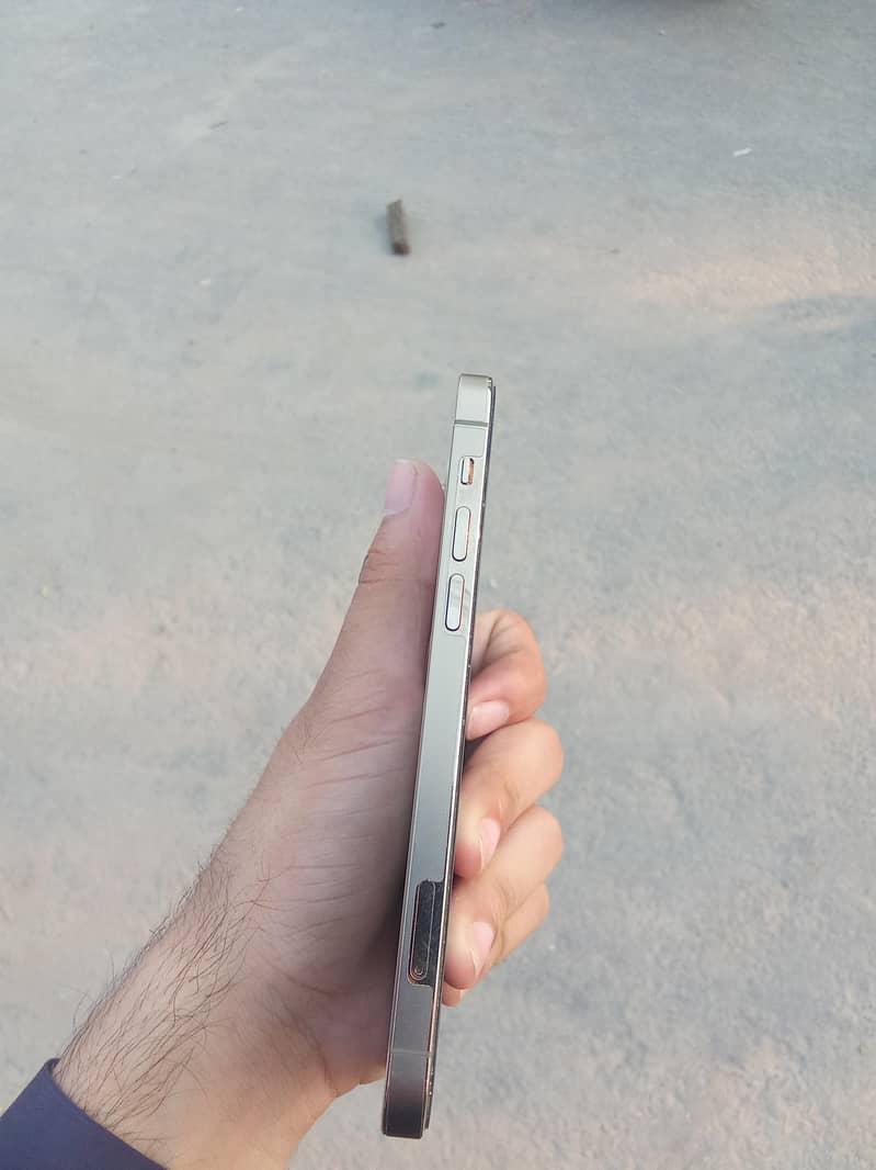 Apple iPhone 12 Pro 3