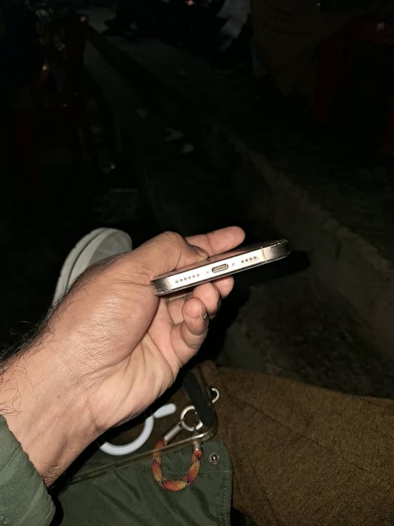 Apple iPhone 16 Pro Max 5